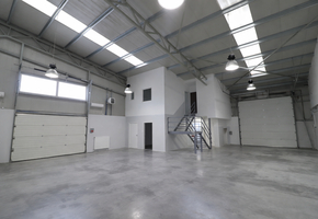 Pest county Nagytarcsa 228sqm heated storage/workshop with 50sqm office on gallery level for rent