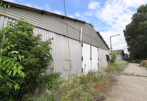 Pest county Sződ 1160sqm large brick building with steel frame roof for sale