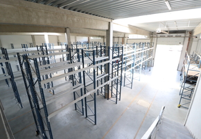 Pest county Dunakeszi 755sqm storage with docking leveller, gate on field level, heated, with 100sqm office for rent