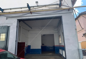 Budapest X. district Kőbánya on 980sqm land 1000sqm floor spaced car mechanic workshop, storage, office multifnctional building for sale