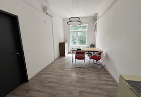 Budapest X. district independent site, on 9605sqm land 2166sqm building complex, storages, workshops, office and social area to let