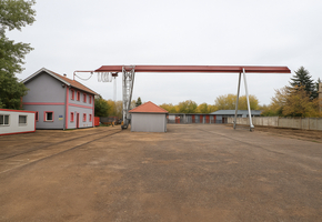 Budapest XXI. district Csepel 1700sqm free yard area with crane on 2400sqm fenced yard, 60sqm office to let