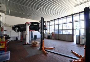 Budapest XVIII. district Üllői street 207sqm large car mechanic workshop to let