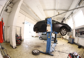 Budapest X. district Kőbánya on 980sqm land 1000sqm floor spaced car mechanic workshop, storage, office multifnctional building for sale