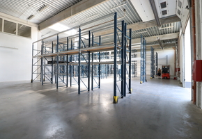 Pest county Dunakeszi 755sqm storage with docking leveller, gate on field level, heated, with 100sqm office for rent