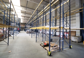 Pest county Alsónémedi 1025sqm large heated warehouse with ramp access, 194sqm office and social block to let