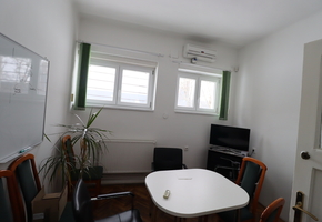 Budapest X. district, 1412sqm floor spaced storage, office purposed industrial building for sale