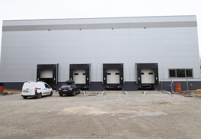 Budapest XV. district at m3 and M0 motorways 1000sqm logistic storage with 4 docking gates, cooling and heating for rent