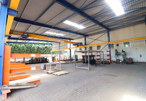 Pest county Veresegyház on 7627sqm land 2957sqm building complex, assembly hall with cranes for sale