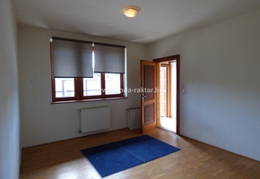 Pest county Üröm independent premise, 1250sqm large land with 270sqm large building, storage, workshop, office and 130sqm shed to let