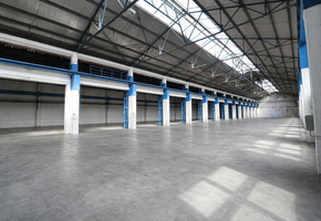 Budapest XXI. distreict Csepel 2800sqm good conditioned storage with crane for sale