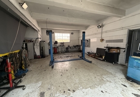 Budapest X. district 488sqm car repair workshop for rent
