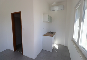Budapest XX. district independent premise, 700sqm land 612sqm two level storage and office building for rent