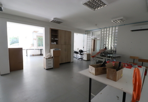 Pest county Szigetszentmiklós on 1620sqm large land 341sqm building suitable for office, storage, showroom to let