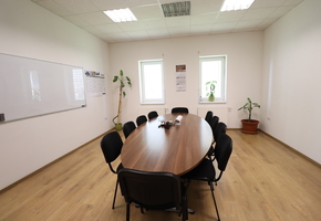 Pest county Veresegyház on 7627sqm land 2957sqm building complex, assembly hall with cranes for sale