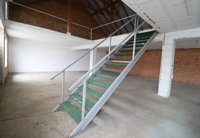 Pest county Tököl 330sqm unheated storage on two levels to let