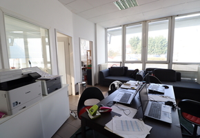 Pest county Szentendre industrial premise, 600sqm large storage with 98sqm office and social block for manufacturing or storage purpose for rent