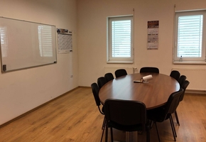 Pest county Veresegyház 7627sqm land 2957sqm building complex, equipped with cranes in whole or in parts to let