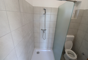 Budapest XX. district independent premise, 700sqm land 612sqm two level storage and office building for rent