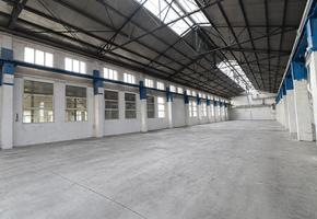 Budapest XXI. distreict Csepel 2800sqm good conditioned storage with crane for sale