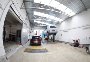 Budapest X. district Kőbánya on 980sqm land 1000sqm floor spaced car mechanic workshop, storage, office multifnctional building for sale