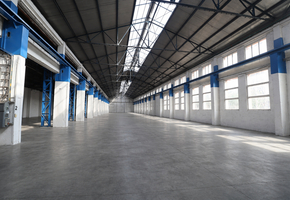 Budapest XXI. distreict Csepel 2800sqm good conditioned storage with crane for sale