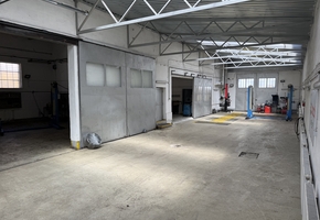 Budapest X. district Kőbánya on 980sqm land 1000sqm floor spaced car mechanic workshop, storage, office multifnctional building for sale