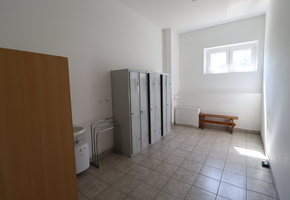 Pest county Dunakeszi 888sqm large sandwichpanel storage with 100sqm office area to let