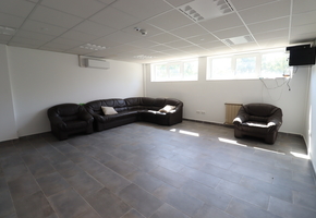 Pest county Dunakeszi 755sqm storage with docking leveller, gate on field level, heated, with 100sqm office for rent