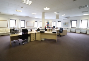 Pest county Alsónémedi 1025sqm large heated warehouse with ramp access, 194sqm office and social block to let