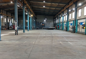 Pest county Veresegyház on 7627sqm land 2957sqm building complex, assembly hall with cranes for sale