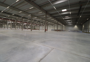 Pest county Páty right at M1 motorway newly built logistic storages to let
