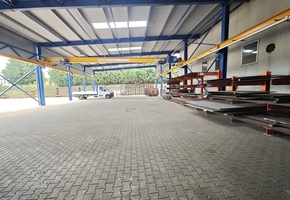 Pest county Veresegyház on 7627sqm land 2957sqm building complex, assembly hall with cranes for sale