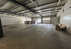 Budapest X. district independent site, on 9605sqm land 2166sqm building complex, storages, workshops, office and social area to let