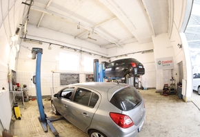 Budapest X. district Kőbánya on 980sqm land 1000sqm floor spaced car mechanic workshop, storage, office multifnctional building for sale