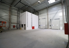Budapest XV. district at m3 and M0 motorways 1000sqm logistic storage with 4 docking gates, cooling and heating for rent