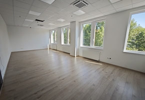 Budapest IV. district, Újpest newly built 3303sqm large storage with 539sqm large office area to let