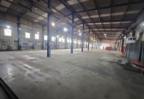 Pest county Veresegyház on 7627sqm land 2957sqm building complex, assembly hall with cranes for sale