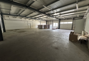 Budapest X. district independent site, on 9605sqm land 2166sqm building complex, storages, workshops, office and social area to let